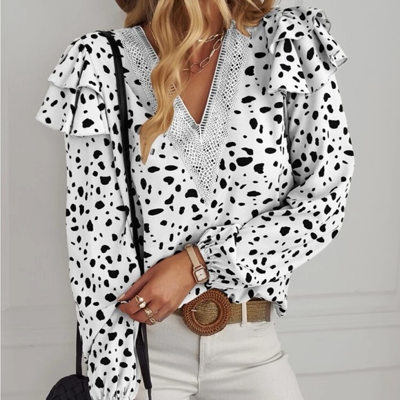 Luxe lace insert lantern sleeve blouse - Picture 2 of 7